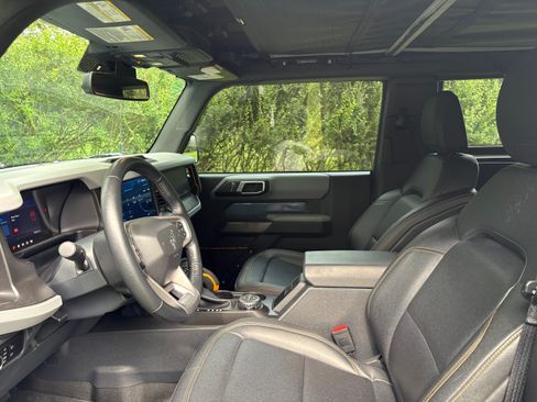 Used 2023 Ford Bronco Badlands w/ Sasquatch Package AWD/4WD image 10