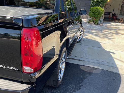 Used 2013 Cadillac Escalade EXT Luxury image 6