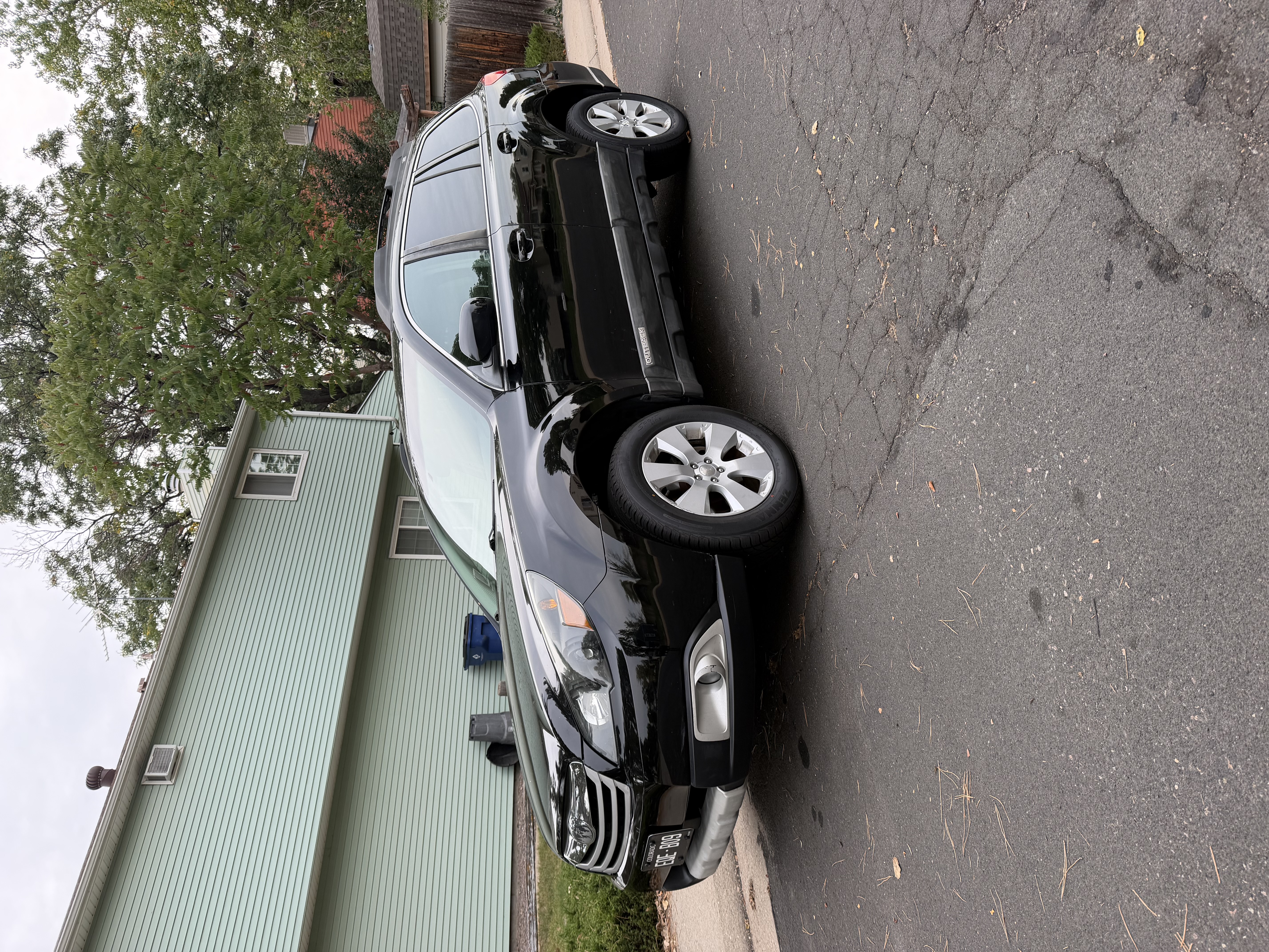 Used 2011 Subaru Outback 2.5i Limited w/ PWR Moonroof Pkg AWD/4WD image 1