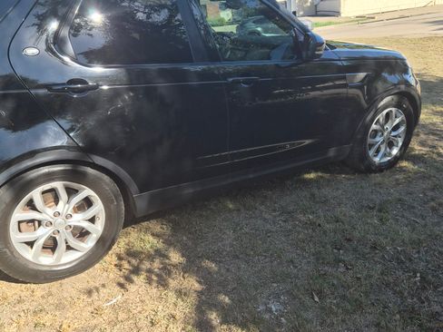 Used 2018 Land Rover Discovery SE image 13