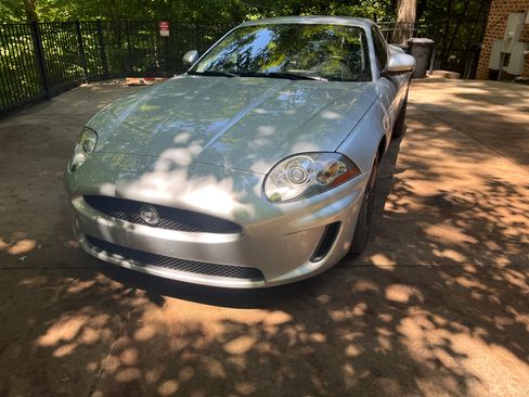 Used 2010 Jaguar XK Coupe RWD image 2