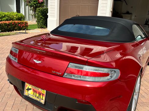 Used 2015 Aston Martin V8 Vantage Roadster RWD image 21