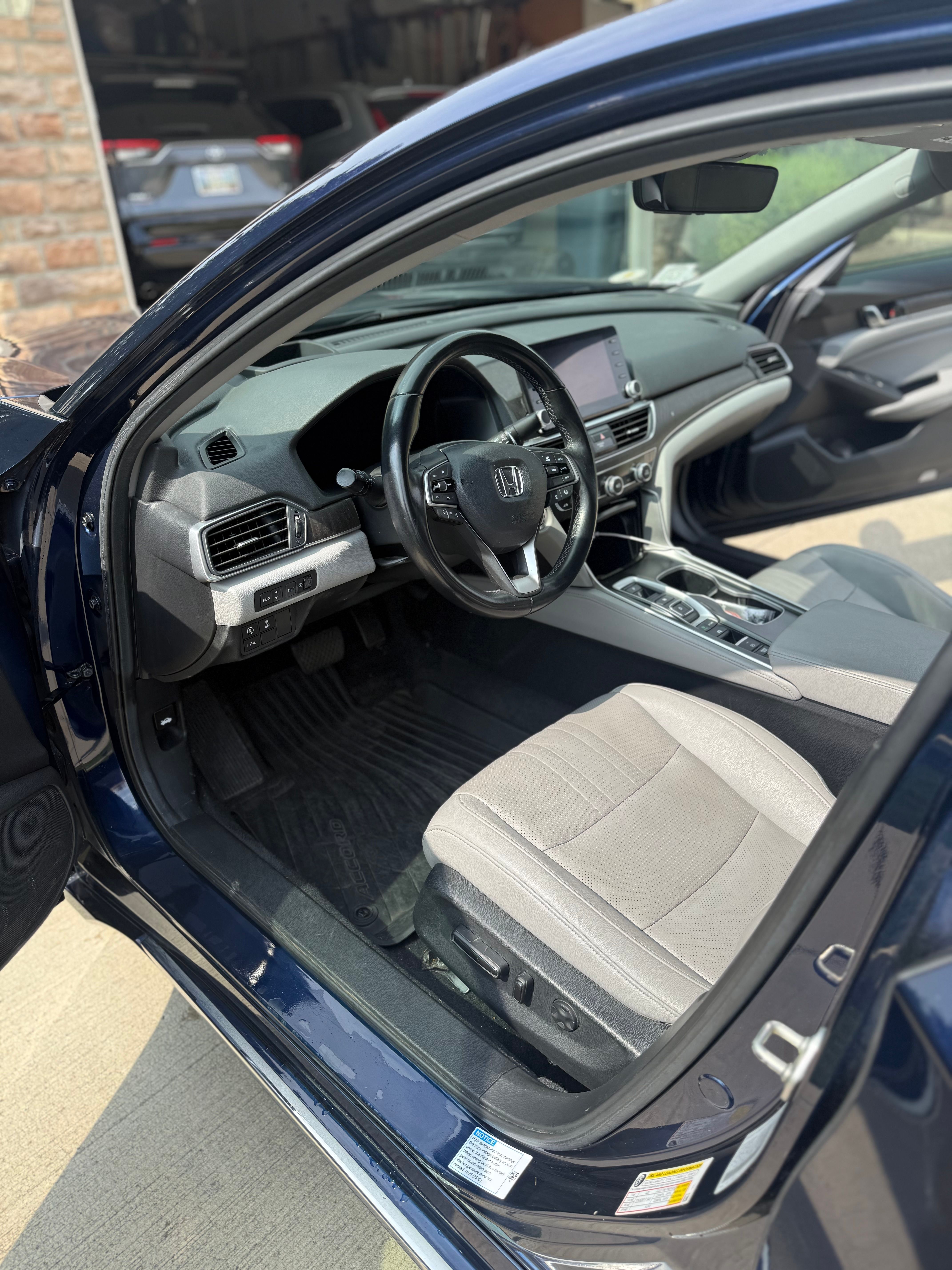 Used 2020 Honda Accord Touring image 8