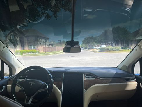 Used 2017 Tesla Model X 90D image 13