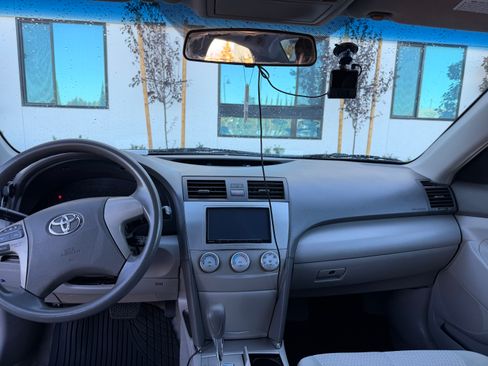 Used 2011 Toyota Camry LE image 9