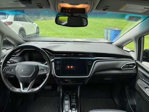 Used 2023 Chevrolet Bolt LT w/ Infotainment Package FWD image 10
