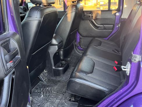 Used 2016 Jeep Wrangler Unlimited Sahara image 8