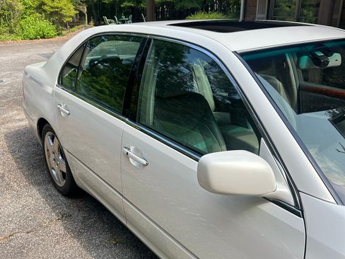 Used 2004 Lexus LS 430 w/ Modern Luxury Pkg RWD image 22