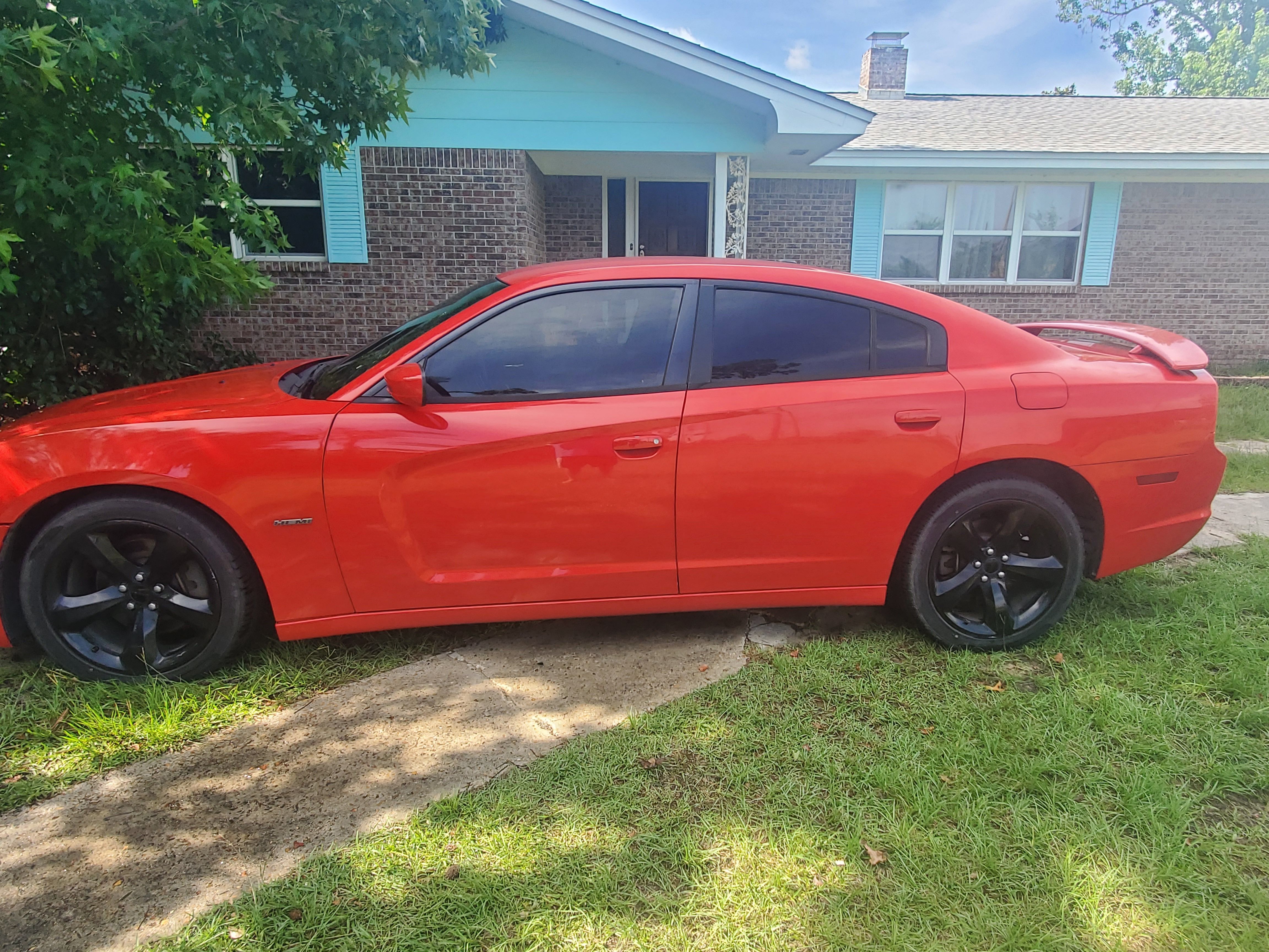 Used 2014 Dodge Charger R/T w/ Blacktop Package RWD image 2