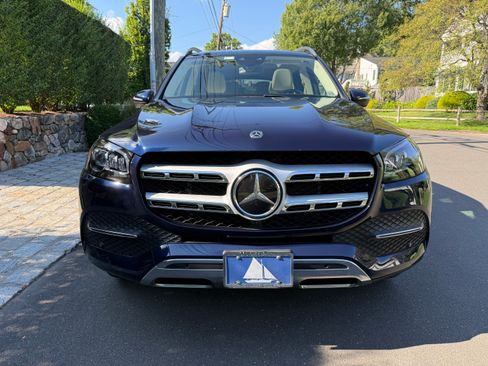 Used 2021 Mercedes-Benz GLS 450 4MATIC image 2