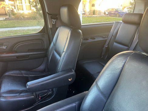 Used 2012 Cadillac Escalade ESV Premium image 6