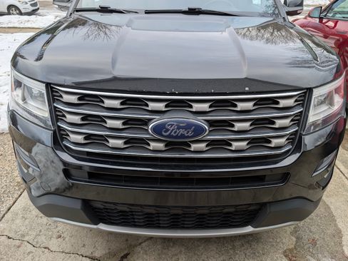 Used 2016 Ford Explorer XLT w/ Equipment Group 202A image 4