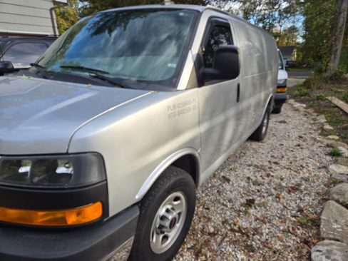 Used 2016 GMC Savana 3500 image 2