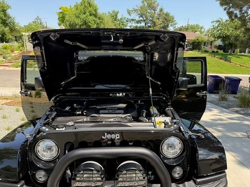 Used 2017 Jeep Wrangler Unlimited Rubicon w/ Dual Top Group image 18