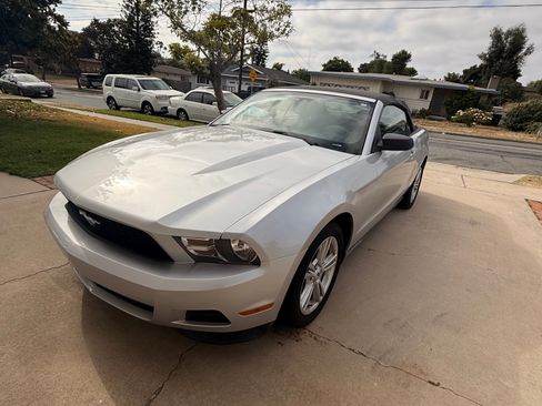 Used 2012 Ford Mustang Convertible RWD image 1