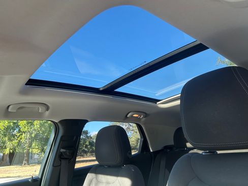 Used 2021 Chevrolet TrailBlazer LT w/ Sun and Liftgate Package image 12