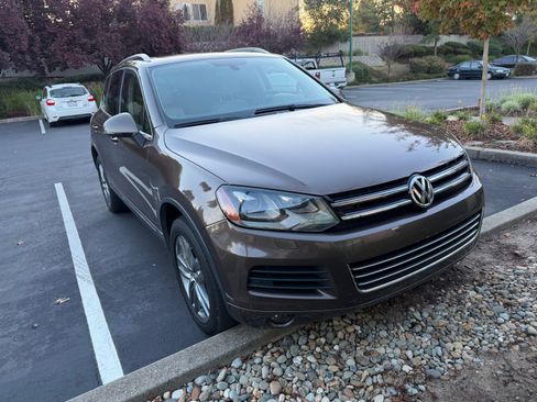 Used 2012 Volkswagen Touareg Executive image 2