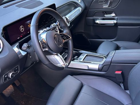 Used 2024 Mercedes-Benz EQB 300 4MATIC image 5