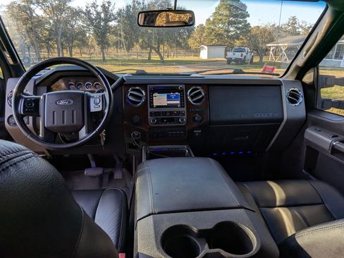 Used 2011 Ford F250 Lariat w/ Lariat Ultimate Pkg image 9