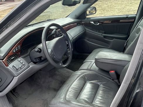 Used 2001 Cadillac De Ville Sedan w/ Comfort/Convenience Pkg image 16