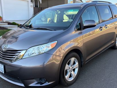 Used 2017 Toyota Sienna LE