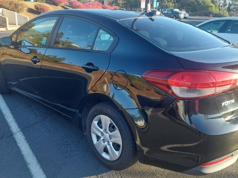 Used 2017 Kia Forte LX w/ LX Popular Package image 2