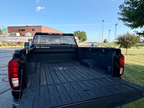 Used 2022 GMC Sierra 3500 SLE w/ SLE Convenience Package AWD/4WD image 10