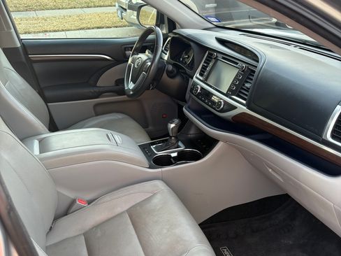 Used 2015 Toyota Highlander Limited image 12
