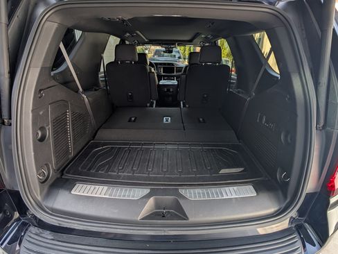 Used 2023 GMC Yukon Denali w/ Advanced Technology Package image 8