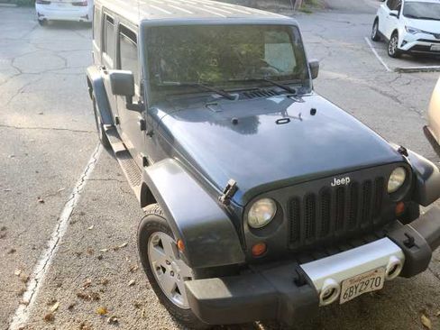 Used 2008 Jeep Wrangler Unlimited Sahara w/ Dual Top Group image 13