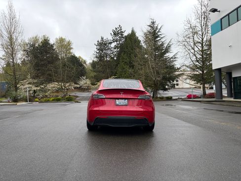 Used 2023 Tesla Model Y Performance image 8