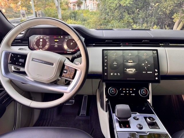 Used 2023 Land Rover Range Rover SE AWD/4WD image 12