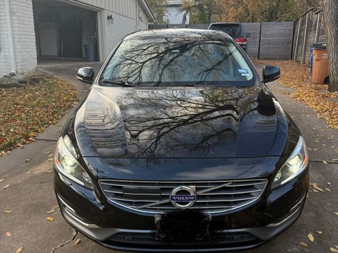 Used 2017 Volvo S60 T5 Inscription Platinum image 4