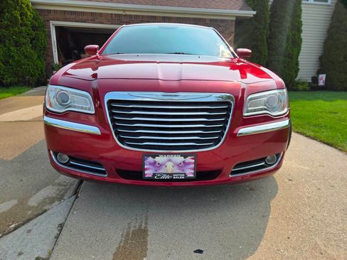 Used 2013 Chrysler 300 Touring w/ Driver Convenience Group RWD image 2