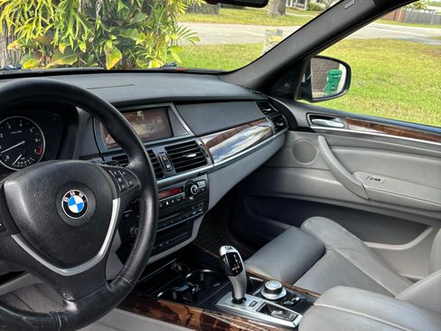 Used 2009 BMW X5 xDrive48i image 9