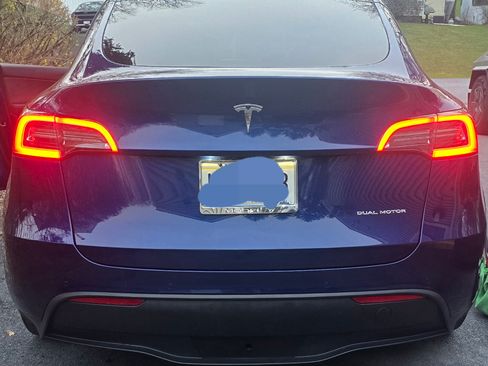 Used 2021 Tesla Model Y Long Range image 14