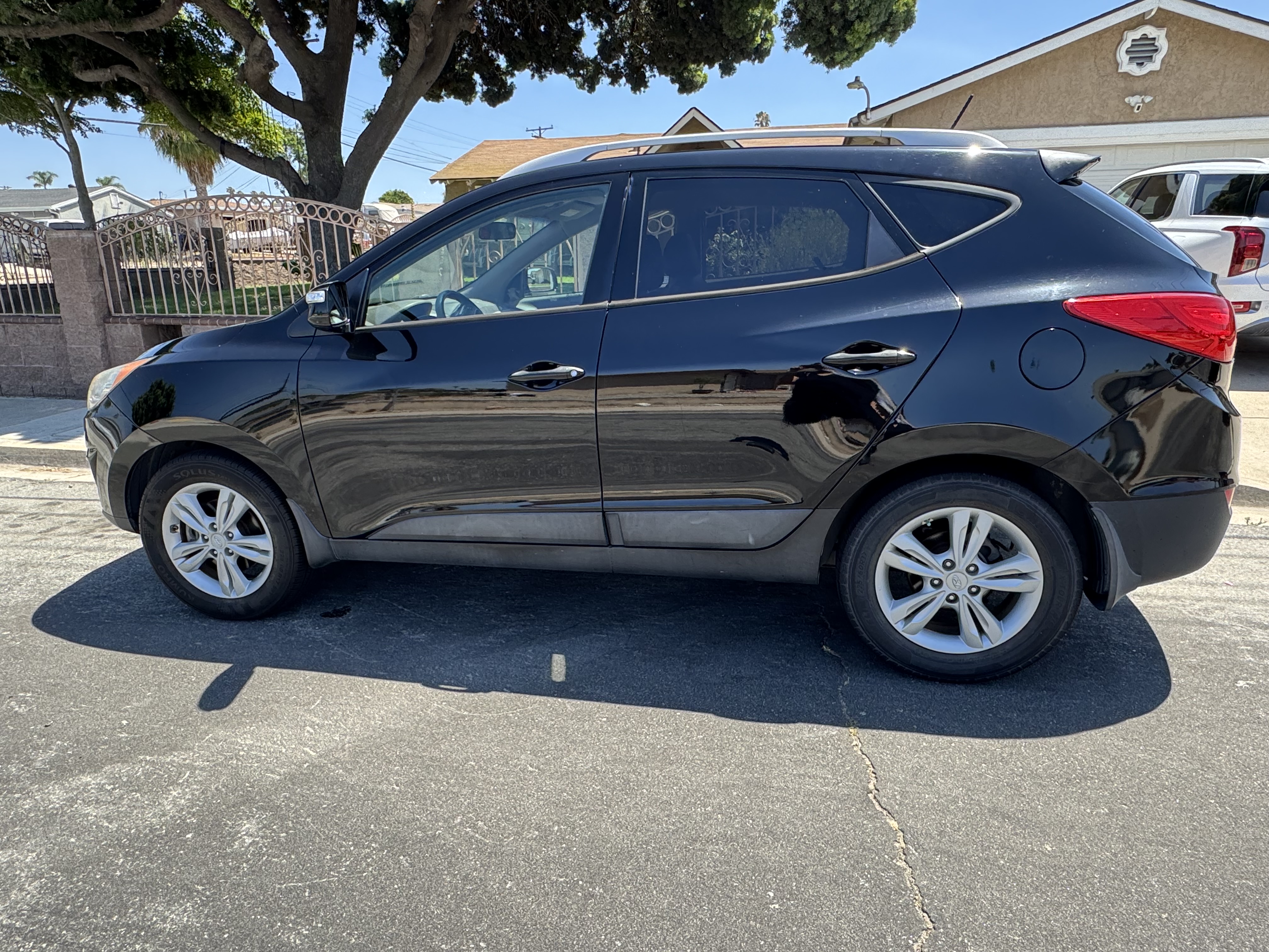 Used 2012 Hyundai Tucson GLS FWD image 2