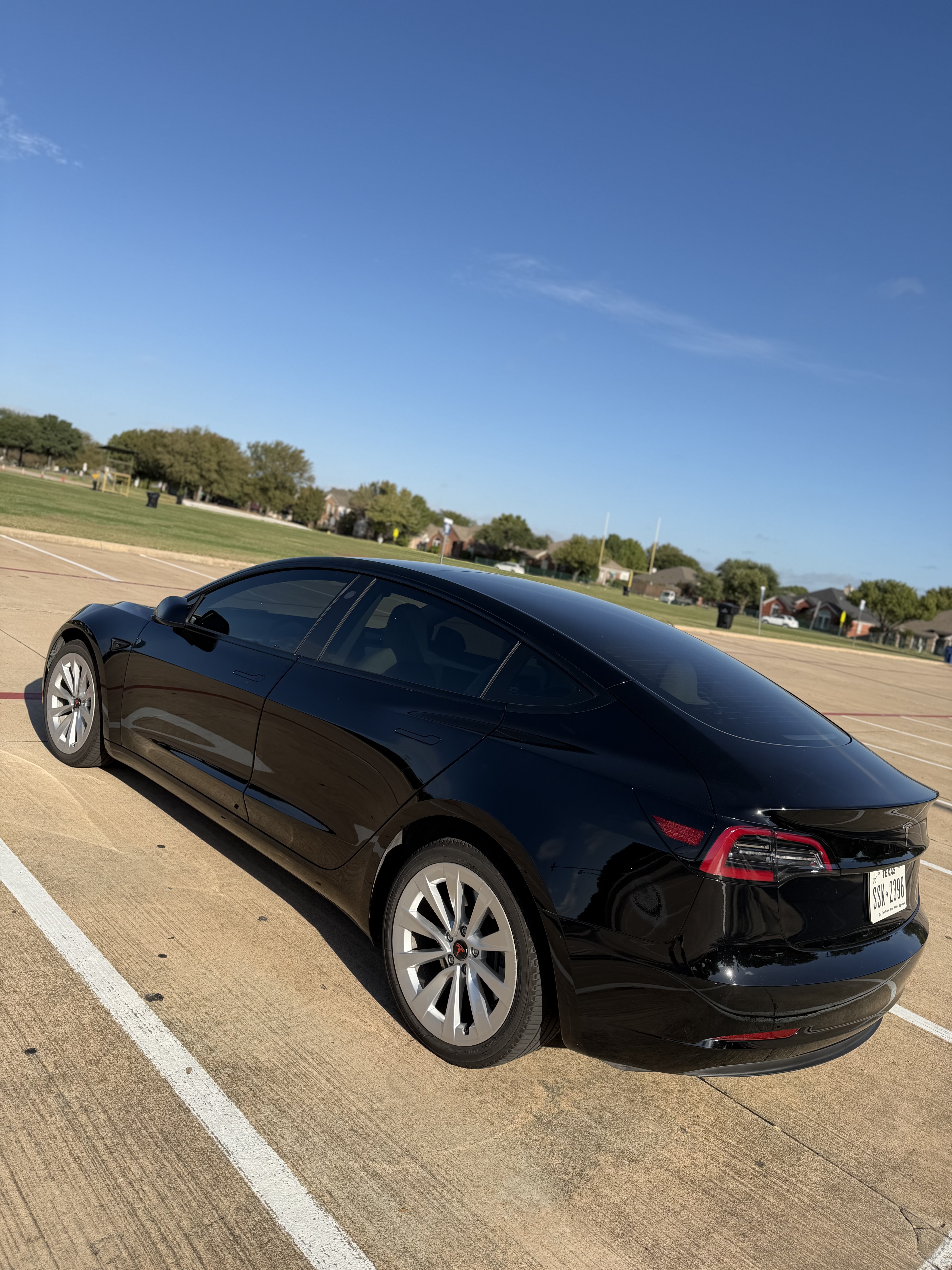 Used 2023 Tesla Model 3 Standard Range RWD image 2