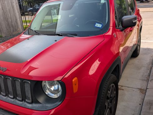 Used 2015 Jeep Renegade Trailhawk w/ Premium Leather Group AWD/4WD image 2