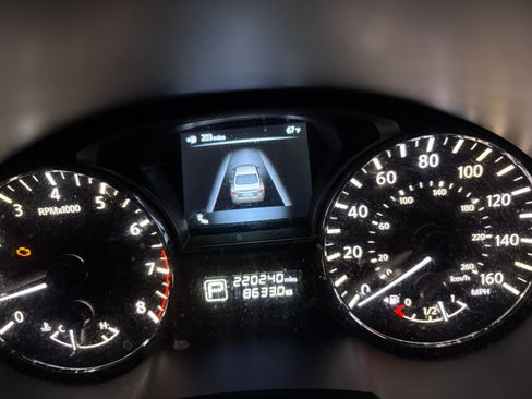 Used 2013 Nissan Altima 2.5 SL w/ Technology Pkg image 11