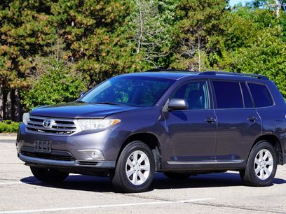 Used 2011 Toyota Highlander SE w/ Tow Pkg