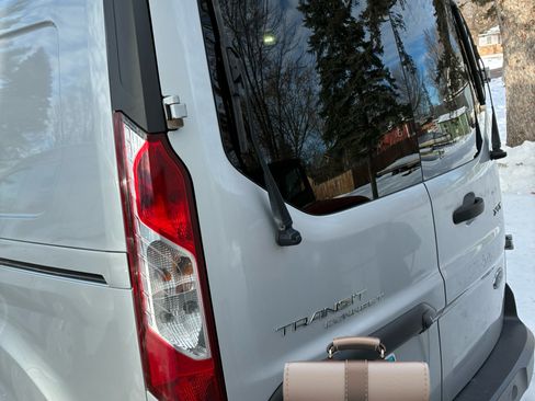 Used 2017 Ford Transit Connect XLT image 5