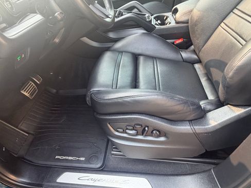 Used 2024 Porsche Cayenne S AWD/4WD image 21