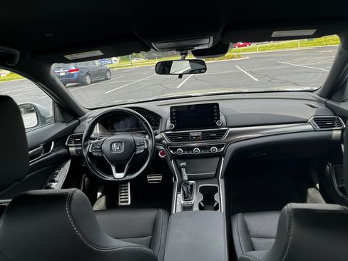 Used 2019 Honda Accord Sport image 2