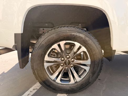 Used 2022 Chevrolet Colorado Z71 AWD/4WD image 12