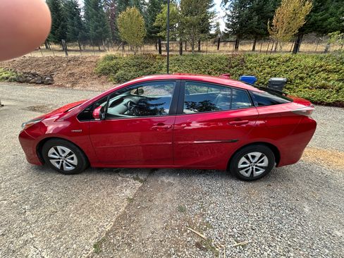 Used 2016 Toyota Prius Four w/ Advanced Technology Package FWD image 4