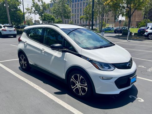 Used 2019 Chevrolet Bolt Premier w/ Infotainment Package FWD image 1