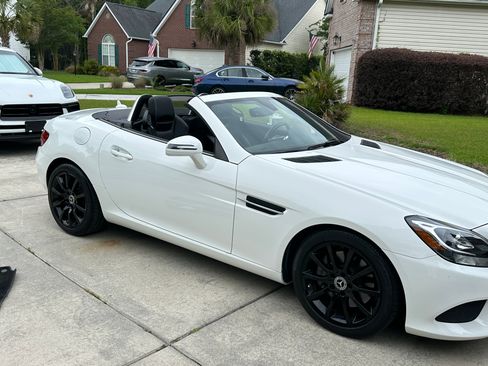 Used 2019 Mercedes-Benz SLC 300 image 1