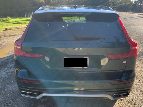 Used 2020 Volvo V60 T6 R-Design image 12