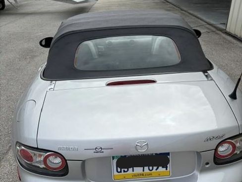 Used 2007 MAZDA MX-5 Miata Touring w/ Interior Trim Pkg RWD image 4